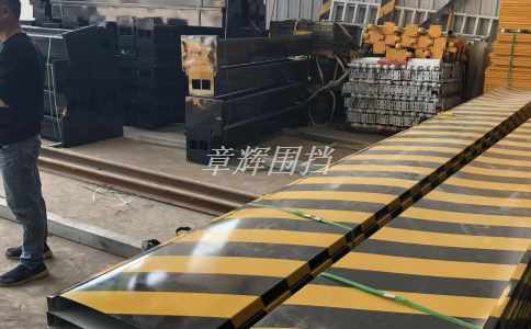 簡(jiǎn)易圍擋在城市軌道交通系統(tǒng)建設(shè)中的顏色應(yīng)該如何選定？（城市軌道交通系統(tǒng)中簡(jiǎn)易圍擋的色彩選擇要求）